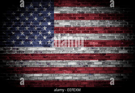 Drapeau américain sur un fond de brique grunge. Banque D'Images
