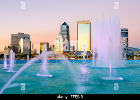 Jacksonville, Floride, USA sur le centre-ville à la fontaine. Banque D'Images