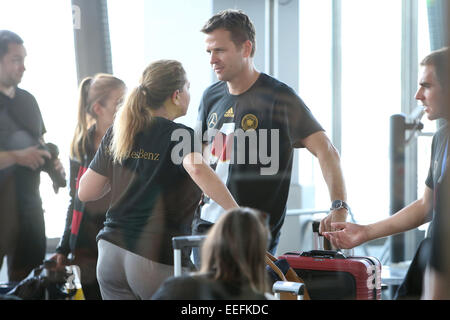 Les membres de l'Équipe nationale de football allemande de l'enregistrement à l'aéroport de Tegel à voler à leur ville. Avec : Oliver Bierhoff Où : Berlin, Allemagne Quand : 15 Juil 2014 Banque D'Images