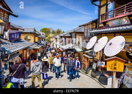 Les touristes à Higashiyama, Kyoto, Japon Banque D'Images