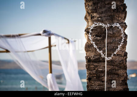 Cérémonie de mariage de plage mis en place à Hola Beach, Malte Banque D'Images