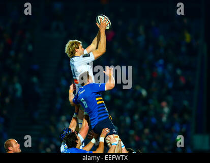 Dublin, Irlande. 17 Jan, 2015. European Rugby Champions Cup. Leinster contre Castres. Richie Gray (Castres) rassemble l'alignement balle. Credit : Action Plus Sport/Alamy Live News Banque D'Images