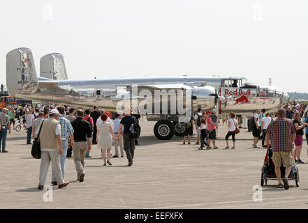 Schönefeld, Allemagne, Heckfluegel un avion-cargo Antonov An-124 Ruslan Volga Dnepr le Fluggeselschaft Banque D'Images