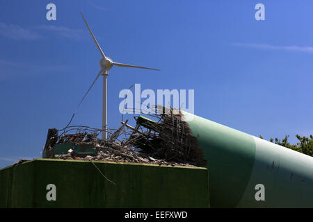 Bad Orb, Allemagne, la démolition d'une ancienne turbine éolienne Banque D'Images