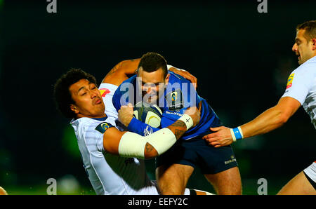 Dublin, Irlande. 17 Jan, 2015. European Rugby Champions Cup. Leinster contre Castres. Dave Kearney (Leinster) est abordé par ruines Faasalele (Castres) : Action de Crédit Plus Sport/Alamy Live News Banque D'Images