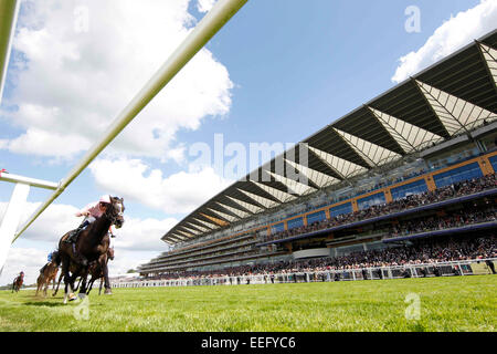 Le Royal Ascot, la fugue avec William Buick jusqu'gagne le Prince of Wales's Stakes Banque D'Images