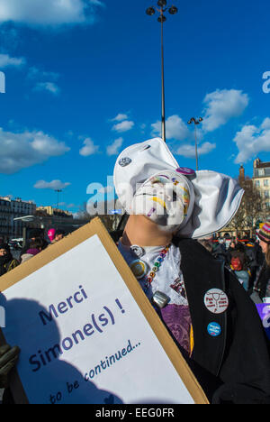 Paris, France, Portrait, enseigne de travestissement dans les groupes français de l'O.N.G., manifestation féministe en l'honneur du 40ème anniversaire de la légalisation de la loi sur l'avortement, Banque D'Images