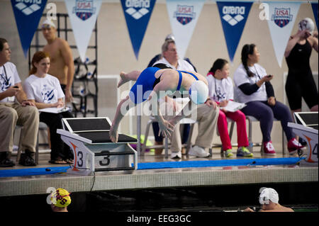 Austin, TX, USA. 17 Jan, 2015. Katie Ledecky Chaleur 5 de la ronde préliminaire de la femme à l'IM 200 USA 2015 Natation Natation Arena Pro Series, Lee & Joe Jamail Texas Piscine Center à Austin, TX. Credit : csm/Alamy Live News Banque D'Images