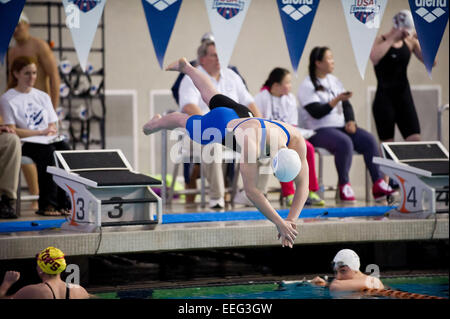 Austin, TX, USA. 17 Jan, 2015. Katie Ledecky Chaleur 5 de la ronde préliminaire de la femme à l'IM 200 USA 2015 Natation Natation Arena Pro Series, Lee & Joe Jamail Texas Piscine Center à Austin, TX. Credit : csm/Alamy Live News Banque D'Images