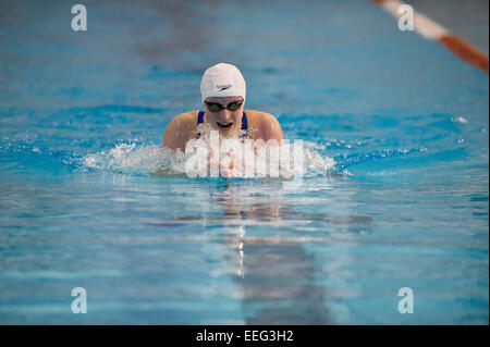 Austin, TX, USA. 17 Jan, 2015. Katie Ledecky Chaleur 5 de la ronde préliminaire de la femme à l'IM 200 USA 2015 Natation Natation Arena Pro Series, Lee & Joe Jamail Texas Piscine Center à Austin, TX. Credit : csm/Alamy Live News Banque D'Images