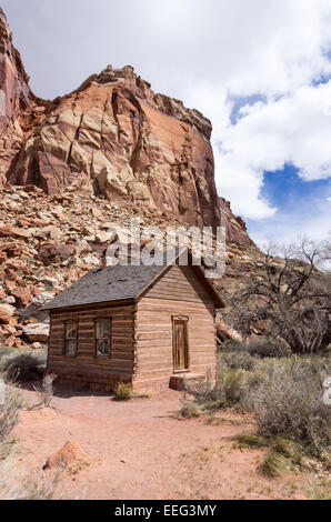 La vieille école en bois rond à Fruita, Utah, dans Capitol Reef National Park. Banque D'Images