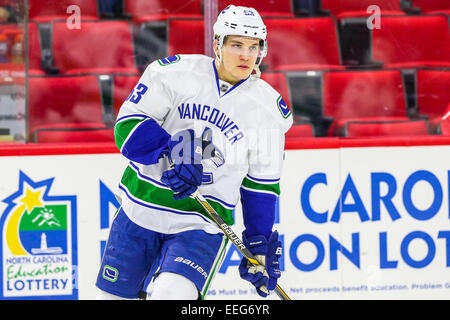 Raleigh, Caroline du Nord, USA. 16 janvier, 2015. Centre des Canucks de Vancouver Bo Horvat (53) au cours de la LNH, match entre les Canucks de Vancouver et les Hurricanes de la Caroline au PNC Arena. Les Canucks de Vancouver a défait les Hurricanes de la Caroline 3-0. Credit : Andy Martin Jr./ZUMA/Alamy Fil Live News Banque D'Images