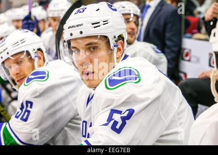 Centre des Canucks de Vancouver Bo Horvat (53) au cours de la LNH, match entre les Canucks de Vancouver et les Hurricanes de la Caroline au PNC Arena. Les Canucks de Vancouver a défait les Hurricanes de la Caroline 3-0. Banque D'Images