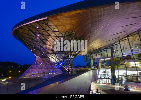 BMW-Welt in München bei nacht, Bayern, Deutschland, Europa, BMW Welt à Munich dans la nuit, Bavière, Allemagne, Europe, Munich, BMW, Banque D'Images