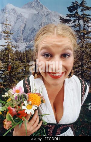 Hambourg, Allemagne, woman in dirndl avec un bouquet de fleurs Banque D'Images