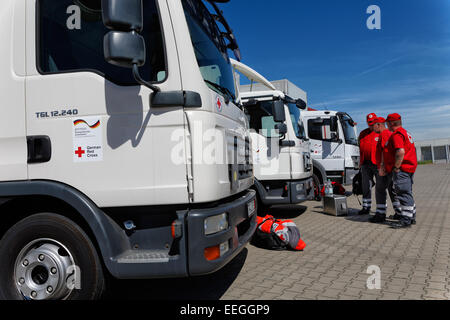 Schönefeld, Allemagne, convoi de la Croix Rouge allemande aide l'Ukraine Banque D'Images