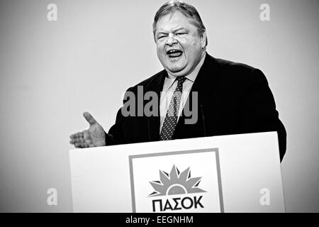Thessalonique, Grèce. 18 janvier, 2015. Chef du Mouvement socialiste panhellénique (PASOK) Evangelos Venizelos traite de partisans et membres du parti au cours de sa pré-rassemblement électoral. Credit : Konstantinos Tsakalidis/Alamy Live News Banque D'Images