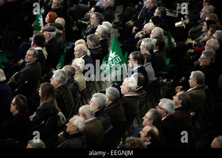 Thessalonique, Grèce. 18 janvier, 2015. Chef du Mouvement socialiste panhellénique (PASOK) Evangelos Venizelos traite de partisans et membres du parti au cours de sa pré-rassemblement électoral. Credit : Konstantinos Tsakalidis/Alamy Live News Banque D'Images