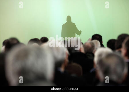 Thessalonique, Grèce. 18 janvier, 2015. Chef du Mouvement socialiste panhellénique (PASOK) Evangelos Venizelos traite de partisans et membres du parti au cours de sa pré-rassemblement électoral. Credit : Konstantinos Tsakalidis/Alamy Live News Banque D'Images