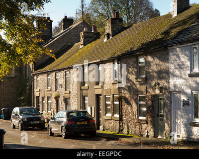 UK, Derbyshire, Tideswell to, Sherwood Road, maison mitoyenne en pierre Banque D'Images