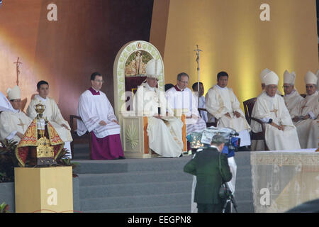 Manille, Philippines. 18 janvier, 2018. Le pape François ouvre la messe de clôture à Quirino Grandstand, Rizal Park le 18 janvier 2015. La messe a été suivie par une estimation de 7 millions de personnes. Photo par Mark Cristino. Credit : Mark Fredesjed Cristino/Alamy Live News Banque D'Images