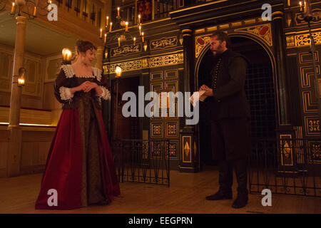 Londres, Royaume-Uni. 17 janvier 2015. Sur la photo : Hattie Morahan comme Beatrice-Joanna et Trystan Gravelle comme Deflores. Une séance de photos pour le Changeling par Thomas Middleton et William Rowley au Sam Wanamaker Playhouse/Globe Theatre, London, UK. Le jeu est réalisé par Dominic Domgoole avec Hattie Morahan comme Beatrice-Joanna et Trystan Gravelle comme Deflores. À l'affiche du 15 janvier au 1 mars 2015. Photo : Bettina Strenske Banque D'Images