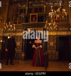 Londres, Royaume-Uni. 17 janvier 2015. Sur la photo : Hattie Morahan comme Beatrice-Joanna et Trystan Gravelle comme Deflores. Une séance de photos pour le Changeling par Thomas Middleton et William Rowley au Sam Wanamaker Playhouse/Globe Theatre, London, UK. Le jeu est réalisé par Dominic Domgoole avec Hattie Morahan comme Beatrice-Joanna et Trystan Gravelle comme Deflores. À l'affiche du 15 janvier au 1 mars 2015. Photo : Bettina Strenske Banque D'Images