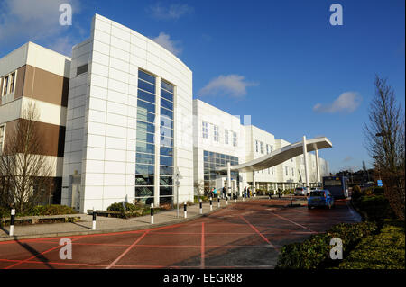 Dudley, West Midlands, England, UK. 18 janvier, 2015. Russells Hall a annoncé l'hôpital de 400 emplois d'être coupé pendant deux ans dans une tentative pour sauver €14m. Union européenne a déclaré que c'était déprimant comme personnel travailler dur pour surmonter les pressions d'hiver et les pertes pourraient frapper thearte stafff clinique, travailleurs, radiographes et phlébotomistes et recherchant des départs volontaires. Credit : Malcolm Brice/Alamy Live News Banque D'Images