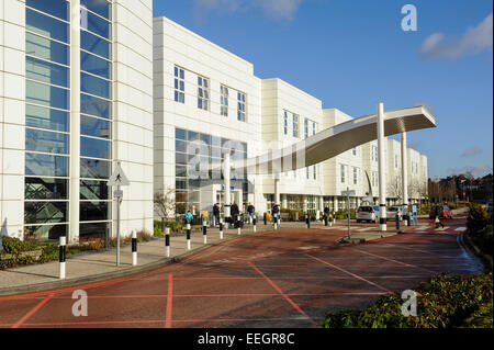 Dudley, West Midlands, England, UK. 18 janvier, 2015. Russells Hall a annoncé l'hôpital de 400 emplois d'être coupé pendant deux ans dans une tentative pour sauver €14m. Union européenne a déclaré que c'était déprimant comme personnel travailler dur pour surmonter les pressions d'hiver et les pertes pourraient frapper thearte stafff clinique, travailleurs, radiographes et phlébotomistes et recherchant des départs volontaires. Credit : Malcolm Brice/Alamy Live News Banque D'Images