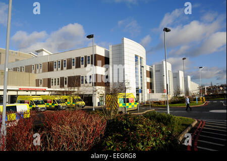 Dudley, West Midlands, England, UK. 18 janvier, 2015. Russells Hall a annoncé l'hôpital de 400 emplois d'être coupé pendant deux ans dans une tentative pour sauver €14m. Union européenne a déclaré que c'était déprimant comme personnel travailler dur pour surmonter les pressions d'hiver et les pertes pourraient frapper thearte stafff clinique, travailleurs, radiographes et phlébotomistes et recherchant des départs volontaires. Credit : Malcolm Brice/Alamy Live News Banque D'Images