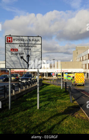 Dudley, West Midlands, England, UK. 18 janvier, 2015. Russells Hall a annoncé l'hôpital de 400 emplois d'être coupé pendant deux ans dans une tentative pour sauver €14m. Union européenne a déclaré que c'était déprimant comme personnel travailler dur pour surmonter les pressions d'hiver et les pertes pourraient frapper stafff clinique, théâtre, les radiographes et phlébotomistes et recherchant des départs volontaires. Credit : Malcolm Brice/Alamy Live News Banque D'Images