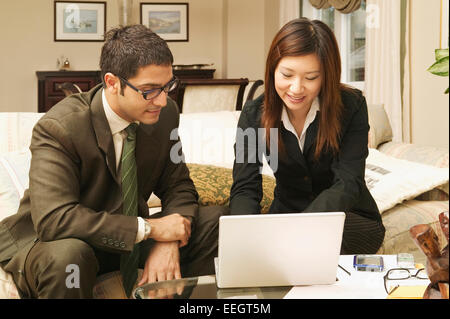 Business man and woman working at home Banque D'Images