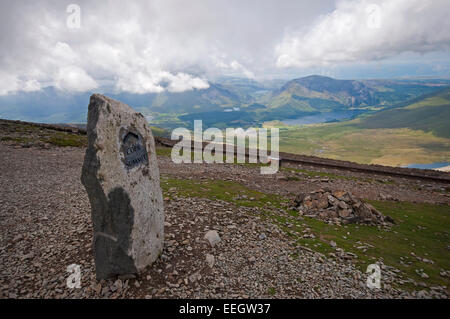 À l'ouest de la voie, en route vers le sommet du Snowdon dans le Parc National de Snowdonia Banque D'Images