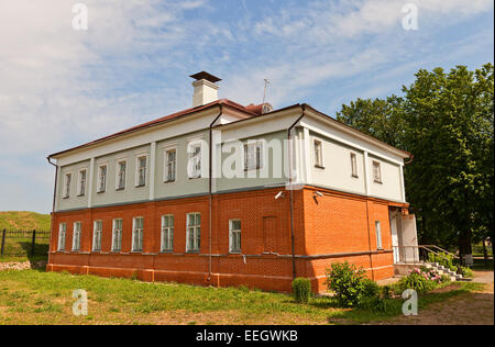 De l'ancien bâtiment de l'Assemblée (vers 1888 Gentry) à Dmitrov kremlin. Dimitrov, Russie Banque D'Images
