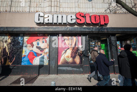 Un magasin de jeux vidéo GameStop dans le quartier de Sunnyside de Queens à New York, le vendredi 16 janvier 2015. (© Richard B. Levine) Banque D'Images