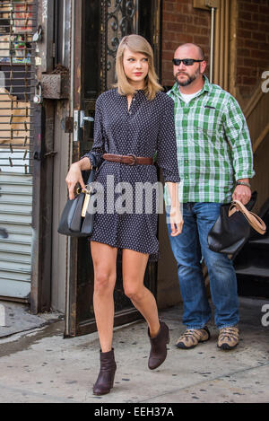 Taylor Swift a l'air bien habillés après avoir quitté la salle de sport dans la ville de New York avec : Taylor Swift Où : New York City, New York, United States Quand : 16 Juil 2014 Banque D'Images