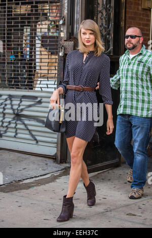 Taylor Swift a l'air bien habillés après avoir quitté la salle de sport dans la ville de New York avec : Taylor Swift Où : New York City, New York, United States Quand : 16 Juil 2014 Banque D'Images