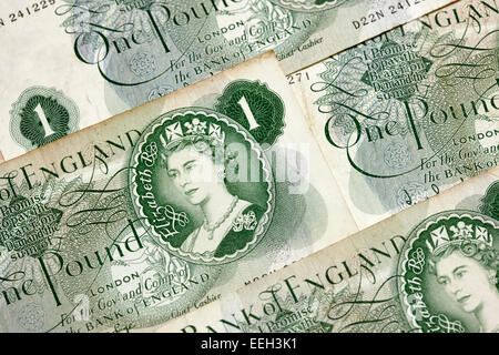 Old vintage pre-décimale en anglais une livre remarque avec portrait de la reine Elizabeth II. Banque D'Images