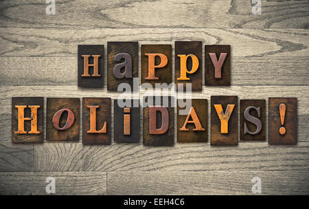 Les mots "HAPPY HOLIDAYS" écrit en bois vintage type typographique. Banque D'Images