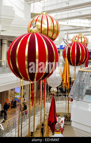 Les galeries, Broadmead shopping centre à Bristol, Royaume-Uni, les décorations de Noël Banque D'Images