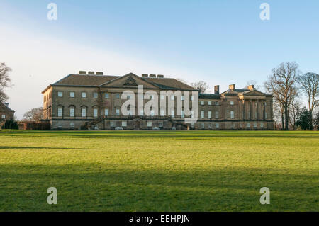 Nostell Priory ; front vue de la trajectoire d'approche Banque D'Images