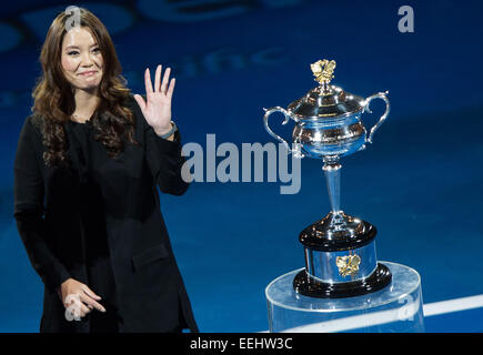 Melbourne, Australie. 19 Jan, 2015. Champion de tennis Open d'Australie 2014 Li Na de Chine participe à sa cérémonie de départ à la Rod Laver Arena le premier jour de l'année 2015 Tournoi de l'Open d'Australie à Melbourne, Australie, le 19 janvier 2015. Li Na a partagé sa grossesse nouvelles avec les spectateurs pendant l'événement. Credit : Bai Xue/Xinhua/Alamy Live News Banque D'Images