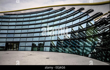 La façade et l'entrée principale de la Museo Casa Enzo Ferrari à Modène en Italie. Elle célèbre la vie et l'œuvre d'Enzo Ferrari. Banque D'Images