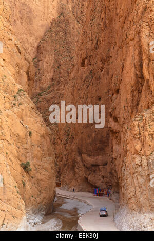 Voiture. Gorges du TODRA. Le Maroc. L'Afrique du Nord. Afrique du Sud Banque D'Images