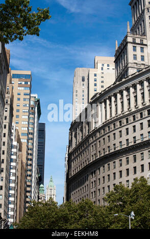 La Standard Oil s'appuyant sur 26 Broadway à Bowling Green avec Woolworth Building en distance Manhattan New York USA Banque D'Images