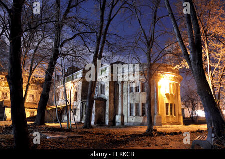 Ovcha Kupel bain public bâtiment architecture chef-tourné pendant la nuit à Sofia, Bulgarie Banque D'Images