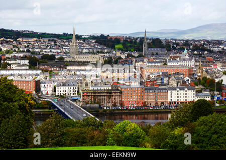 Le centre-ville de Londonderry derry vue paysage d'Irlande Banque D'Images