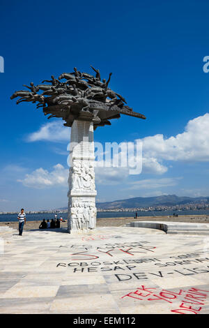 L'arbre de la République, une statue-monument à la guerre de libération et la République turque dans la ville d'Izmir, Turquie. Banque D'Images