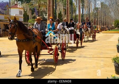 Voitures à la Feria del Caballo, Jerez de la Frontera, Andalousie, Espagne Banque D'Images