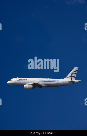 SX-DGD Aegean Airlines Airbus A320-232 im Flug Banque D'Images